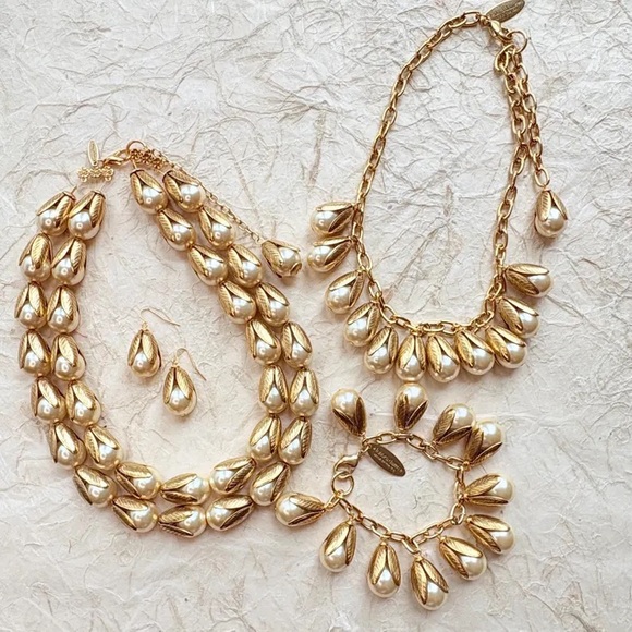 Lenora Dame Elegant Gold and Cream Pearl Bracelet - Picture 12 of 12